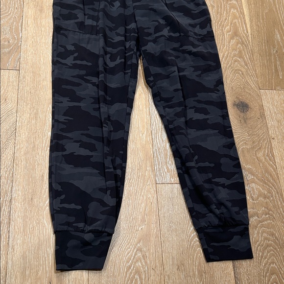 Athleta Salutation Camo Jogger - Picture 3 of 8